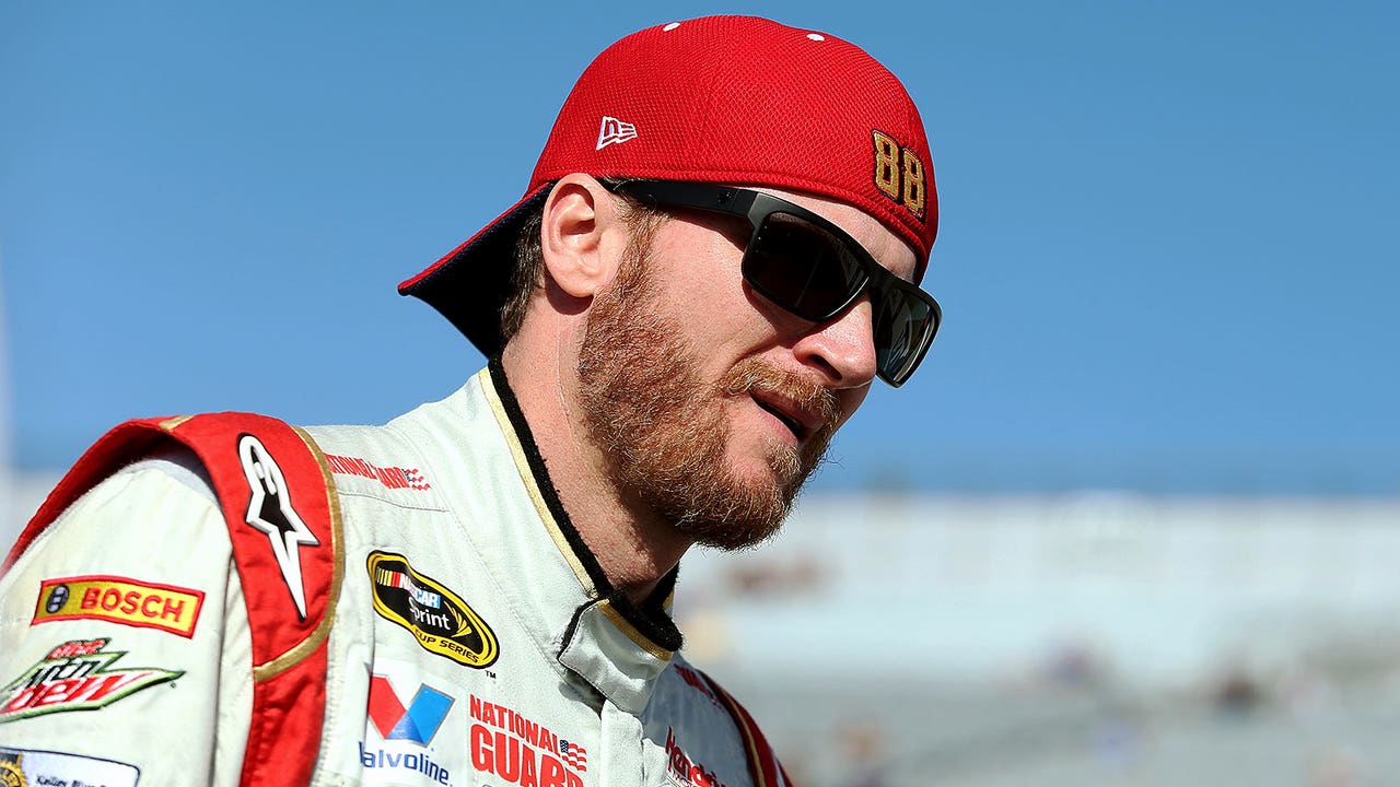 Earnhardt Jr. helps medical center raise concussion awareness
